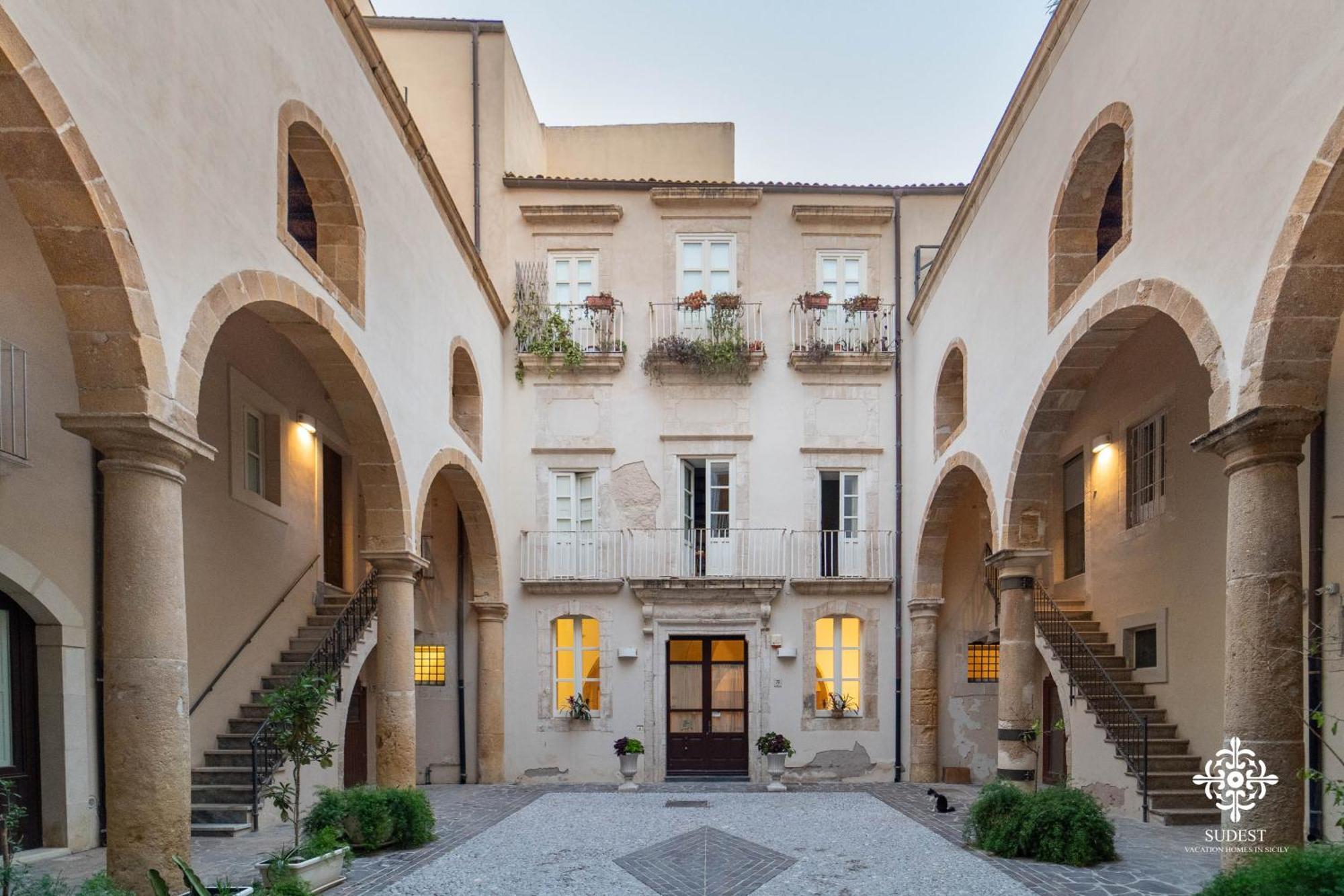 Residenza Dumah - Elegante Dimora In Centro Apartment Syracuse Exterior photo